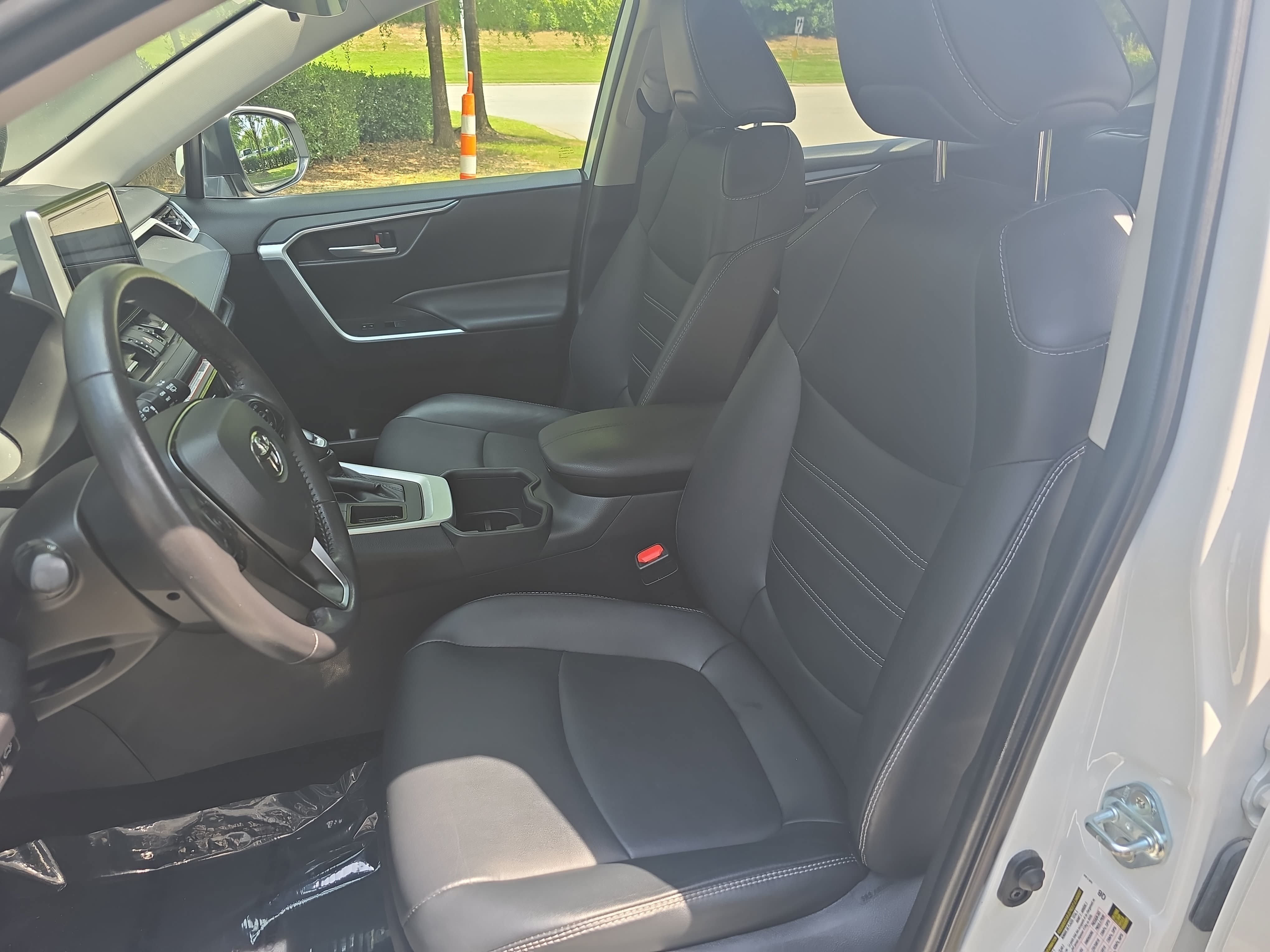 Used 2025 Toyota RAV4 XLE Premium FWD image 16