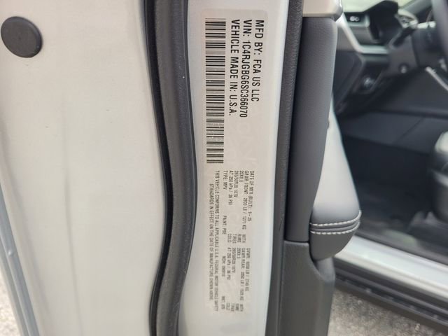 New 2025 Jeep Grand Cherokee Limited w/ Luxury Tech Group II image 19