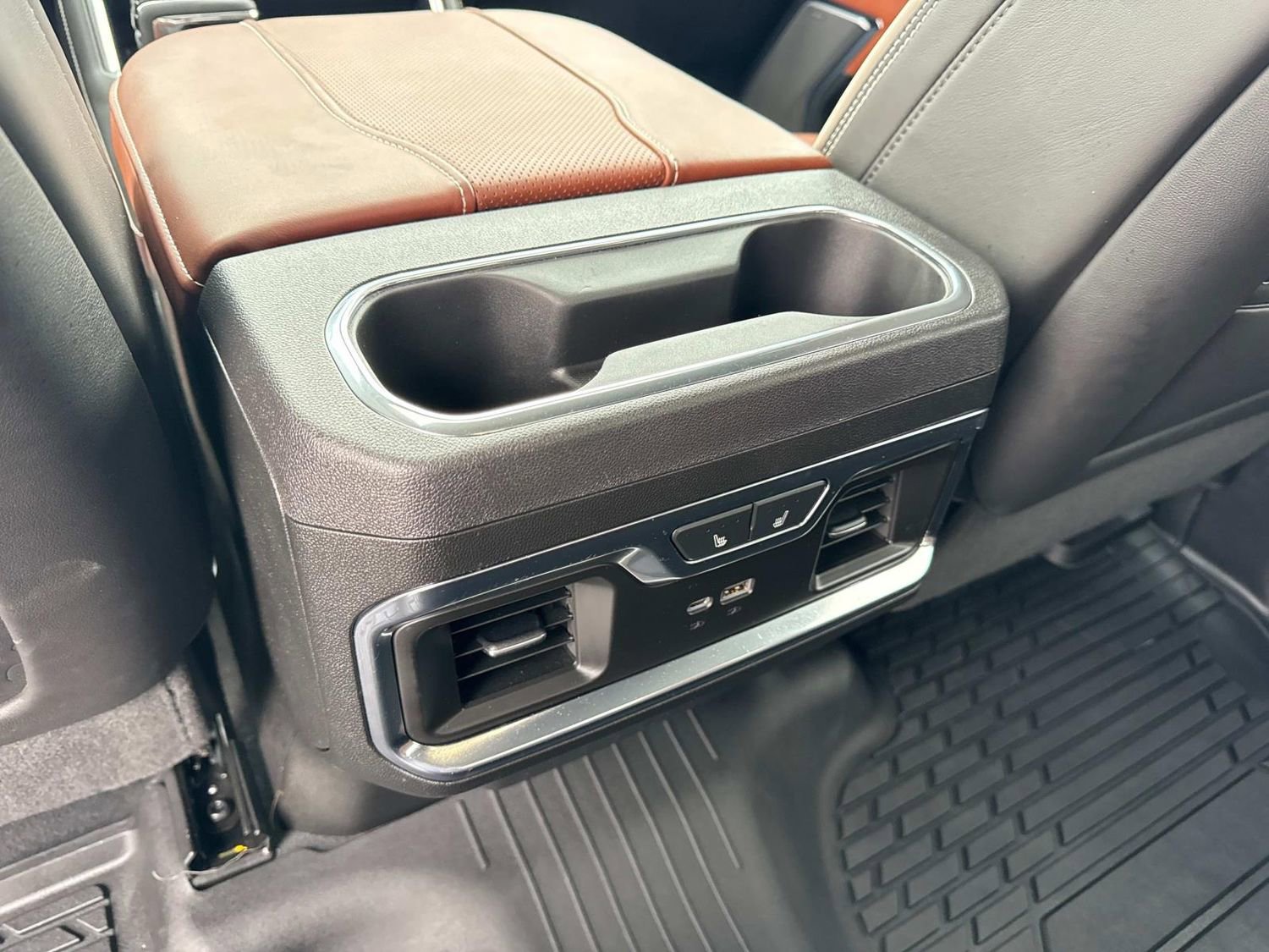 Used 2024 GMC Sierra 1500 Denali Ultimate image 17