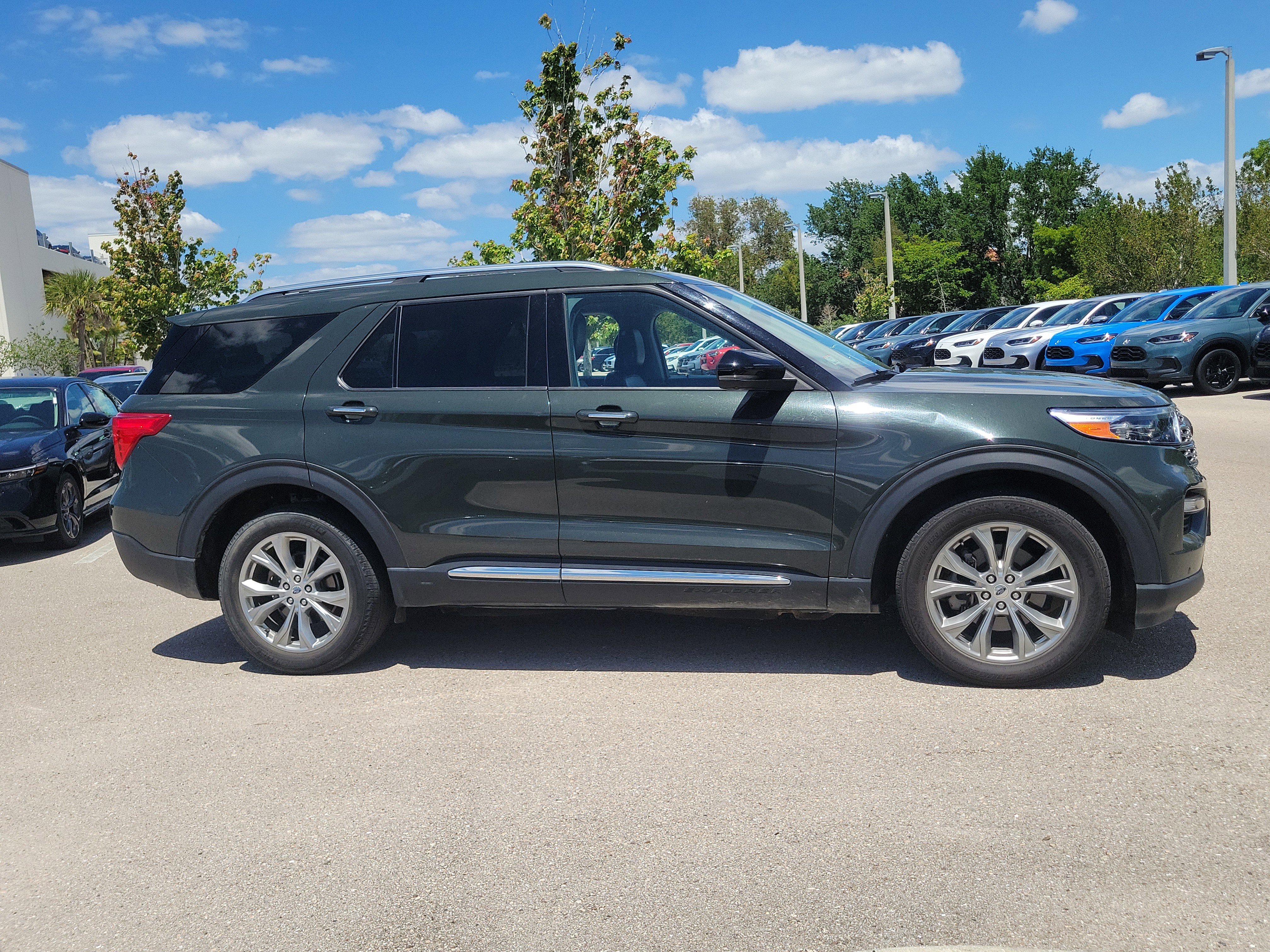 Used 2023 Ford Explorer Limited w/ Equipment Group 301A image 2