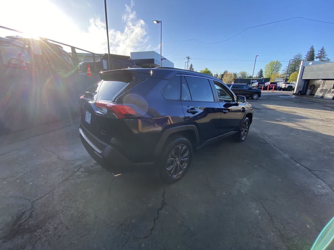 Used 2023 Toyota RAV4 XLE Premium AWD/4WD image 6