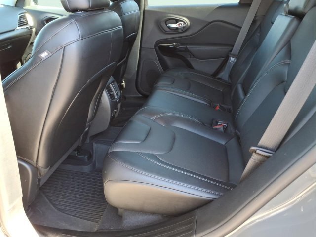 Used 2023 Jeep Cherokee Altitude Lux AWD/4WD image 16