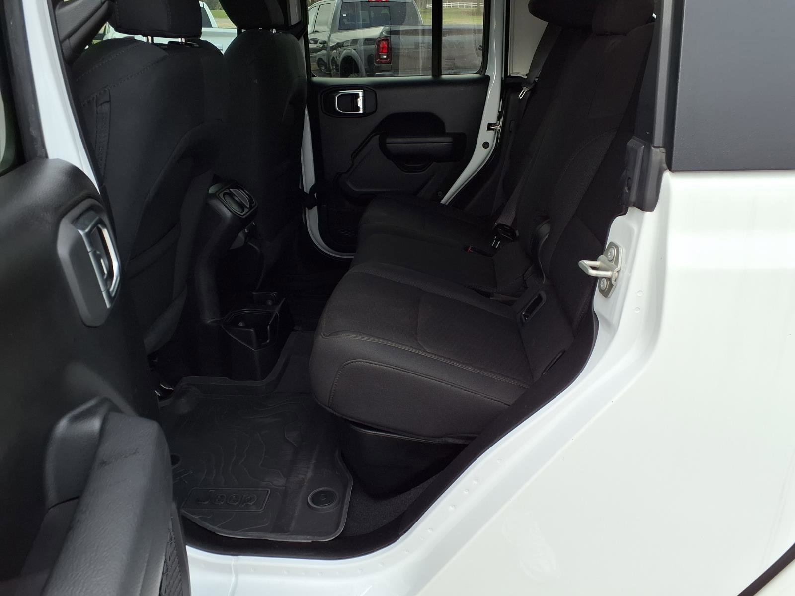 Used 2023 Jeep Gladiator Sport image 15