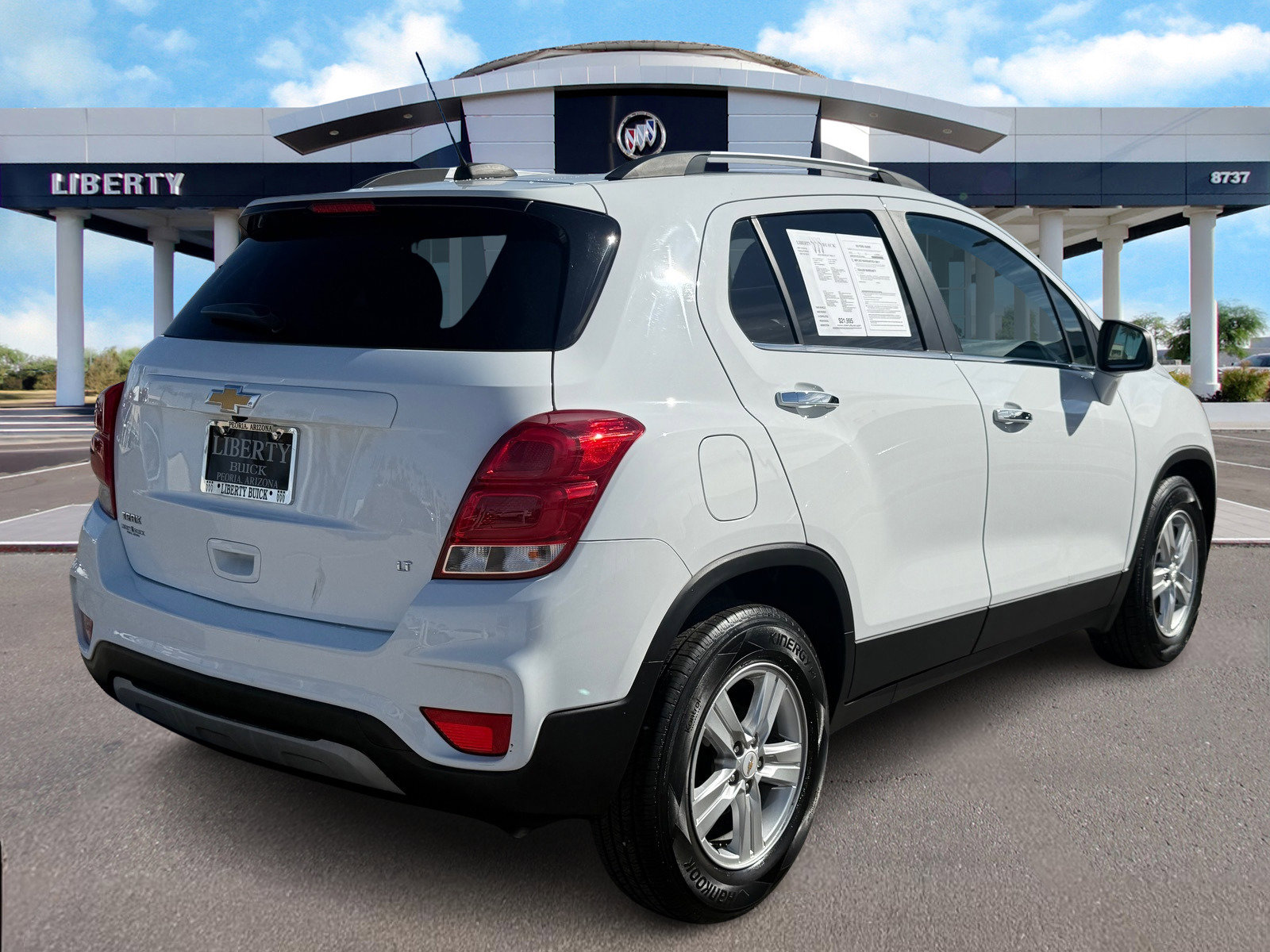 Used 2019 Chevrolet Trax LT w/ LT Convenience Package FWD image 3