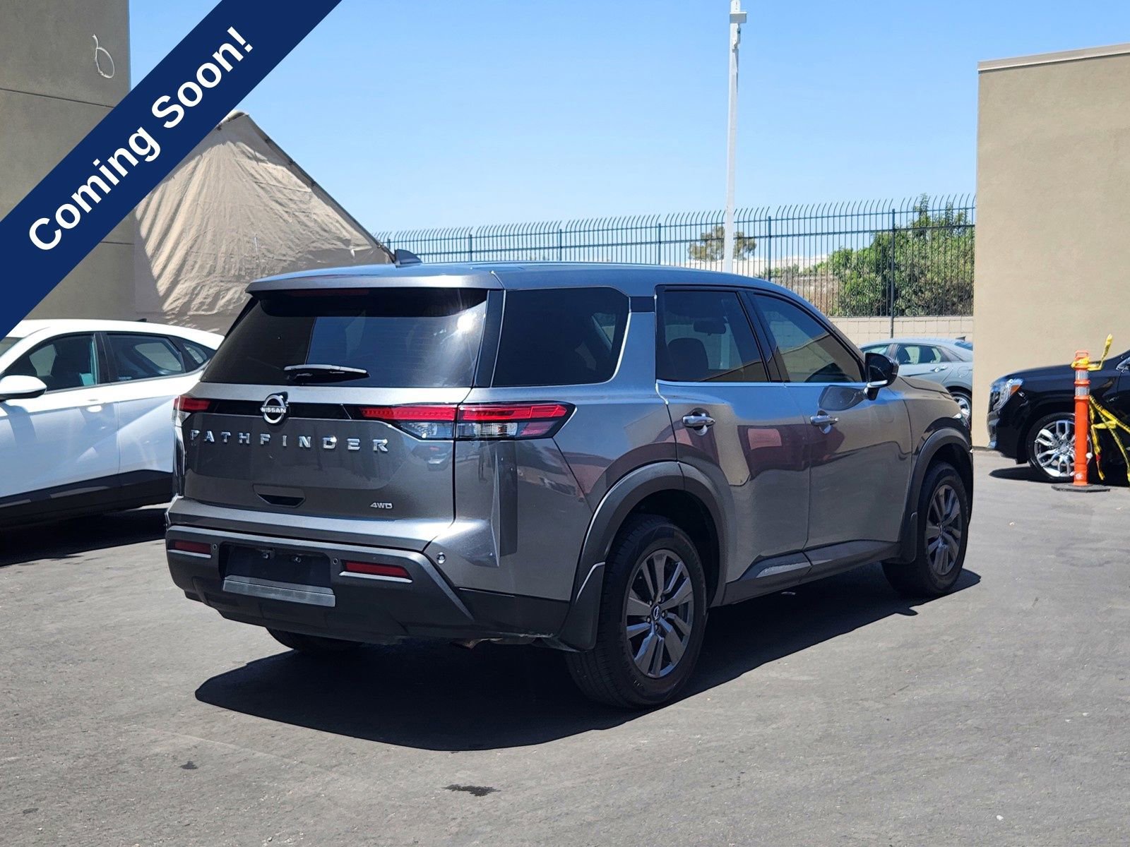 Used 2022 Nissan Pathfinder S AWD/4WD image 7