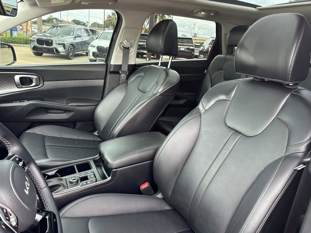 Used 2025 Kia Sorento EX w/ Panoramic Sunroof Package FWD image 17