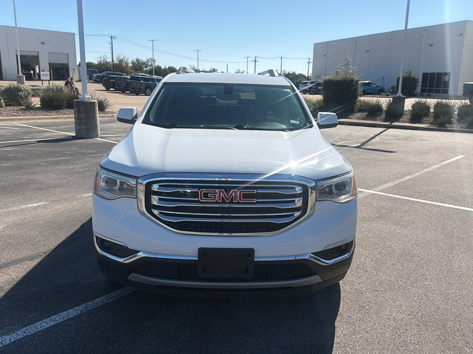 Used 2019 GMC Acadia SLT image 2