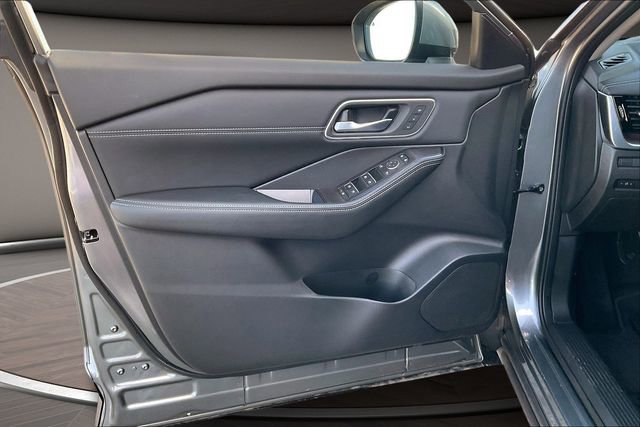 Certified 2025 Nissan Rogue Platinum w/ Platinum Premium Package FWD image 21