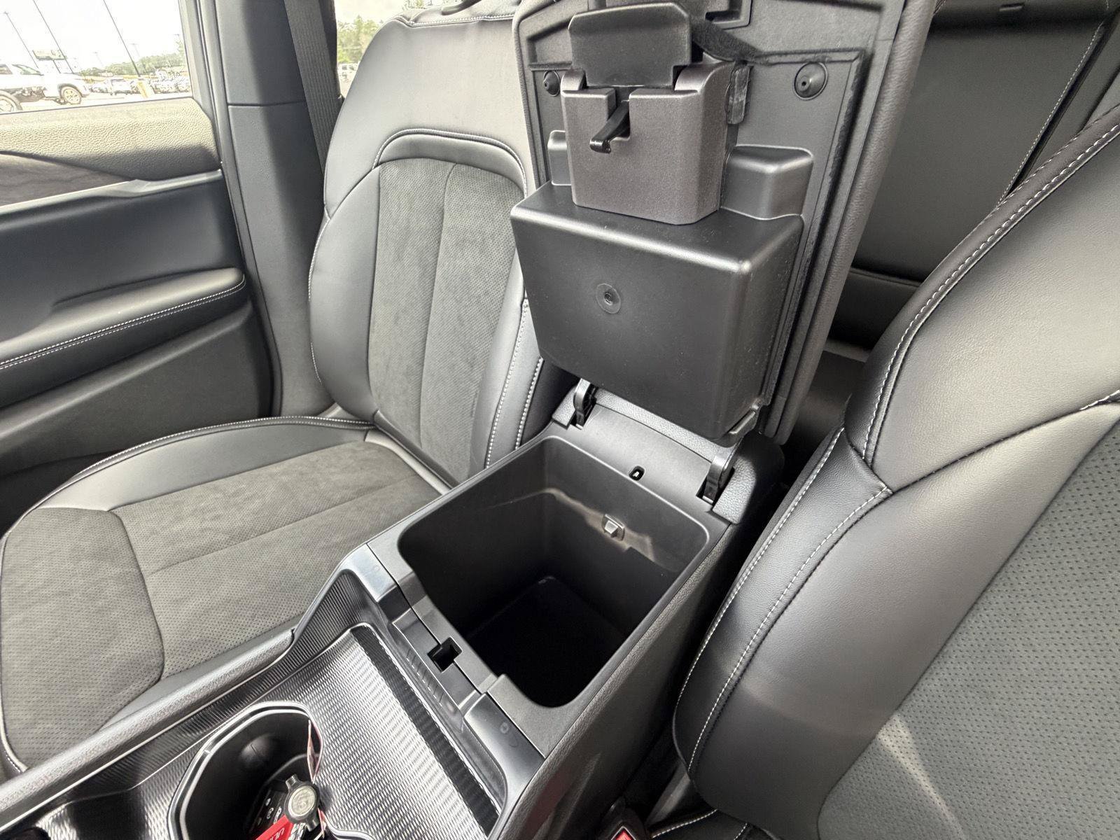 New 2026 Jeep Grand Cherokee Altitude RWD image 16