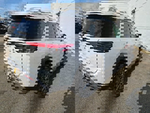 New 2025 Nissan Pathfinder SL image 10