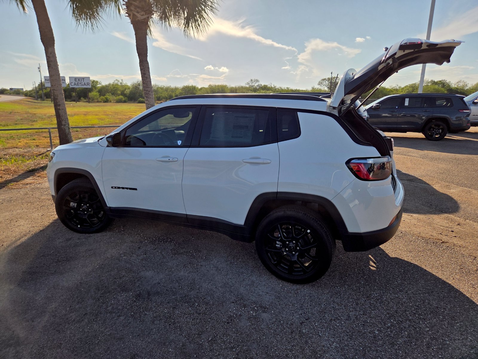 New 2026 Jeep Compass Latitude AWD/4WD image 25