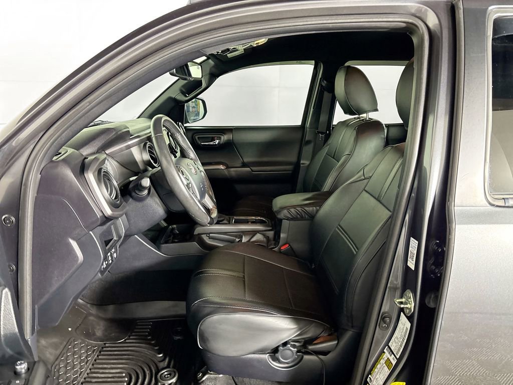 Used 2017 Toyota Tacoma TRD Off-Road w/ Tow Package (A/T) AWD/4WD image 11