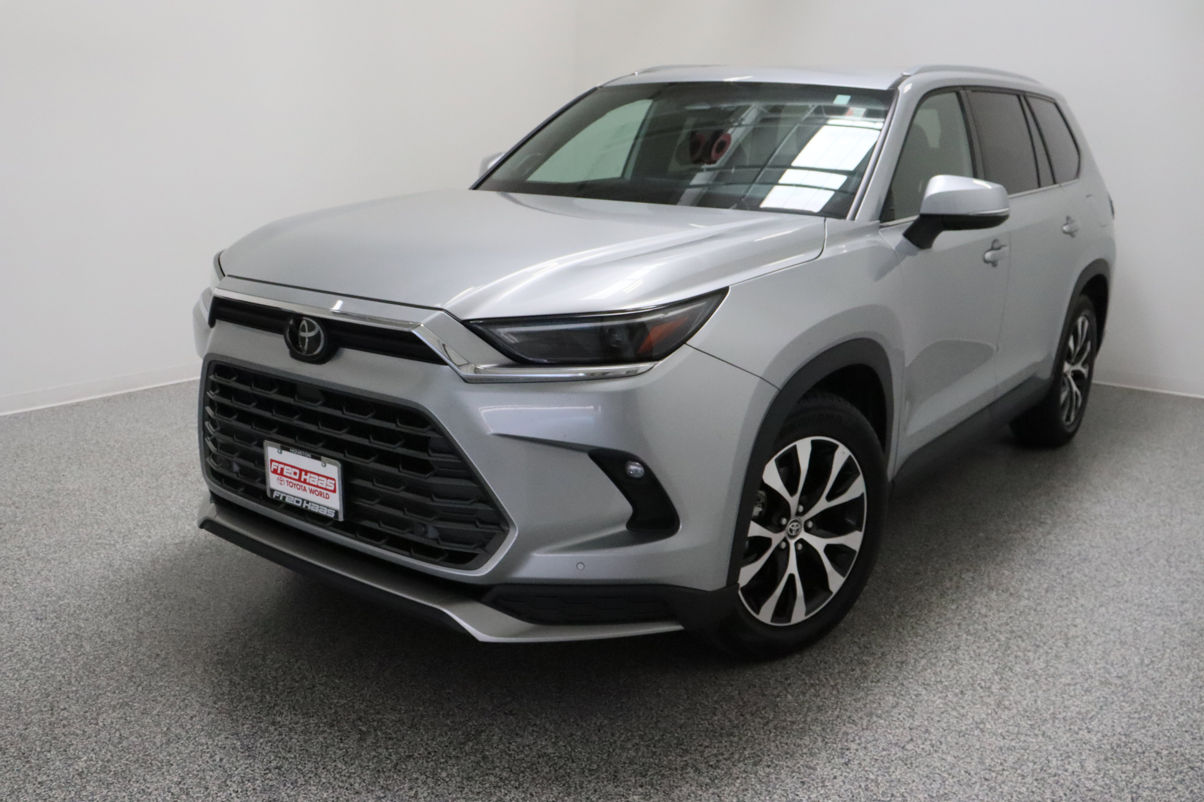 Used 2024 Toyota Grand Highlander AWD Hybrid image 2