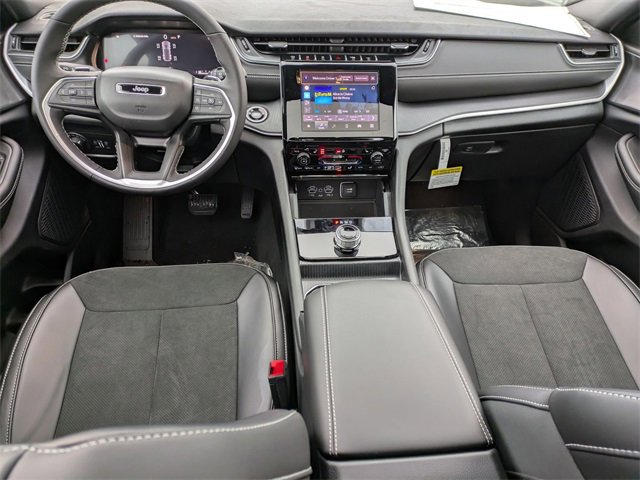 New 2025 Jeep Grand Cherokee Altitude image 24