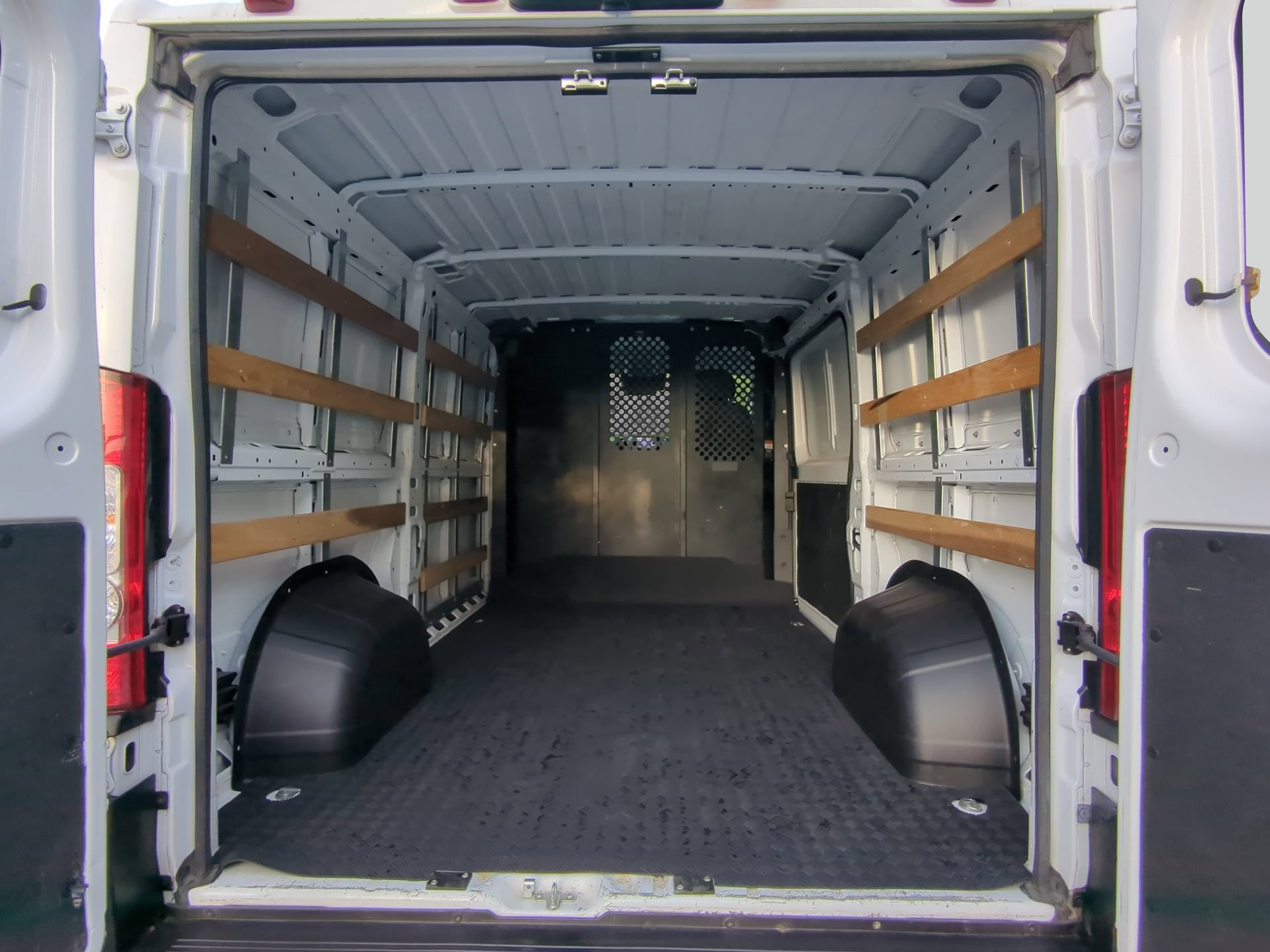 Used 2025 RAM ProMaster 2500 w/ U-Haul Equipment Group FWD image 46