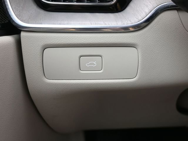 Used 2023 Volvo XC60 B5 Plus w/ Climate Package image 28