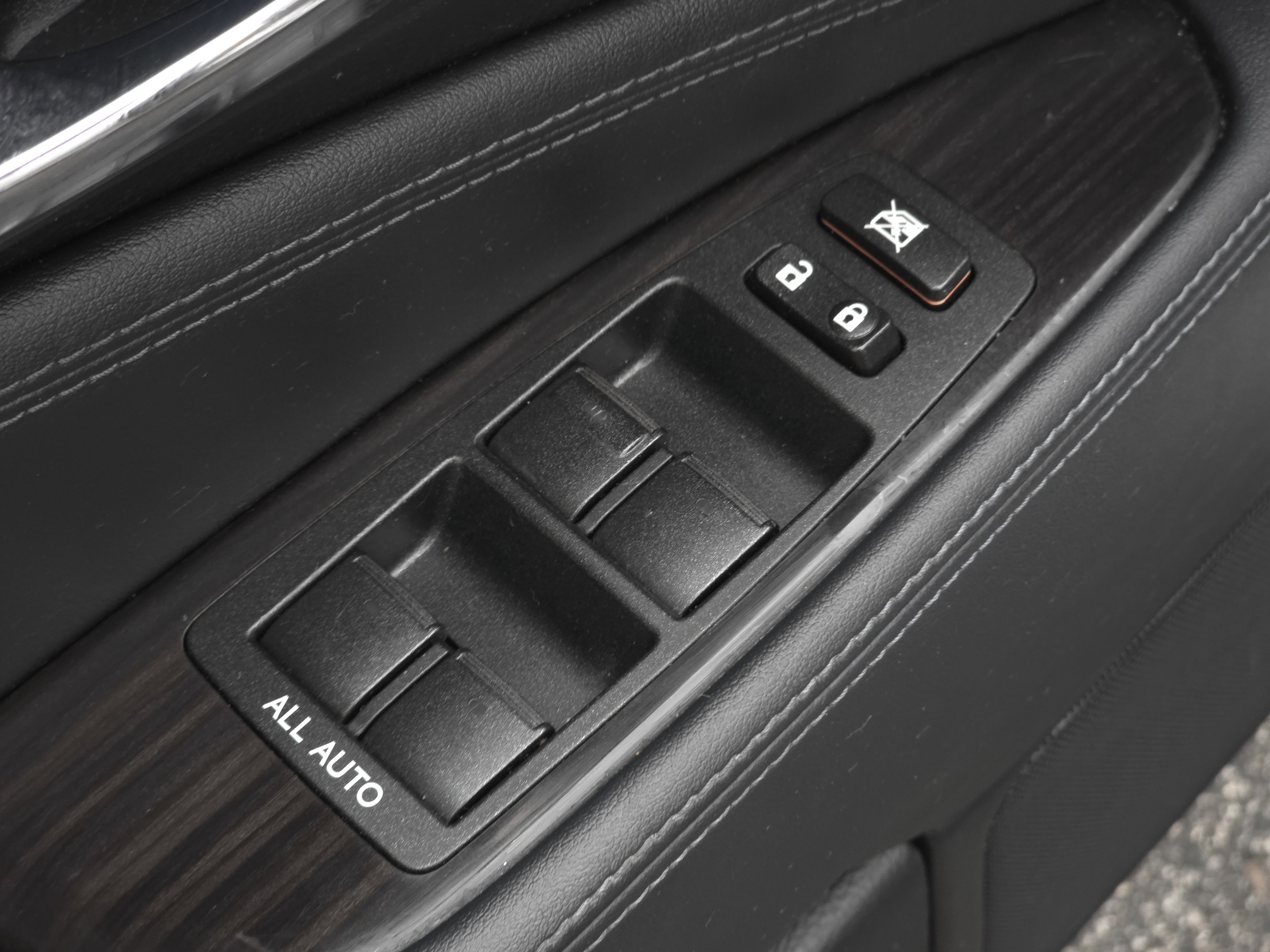 Used 2013 Lexus LS 460 AWD image 28