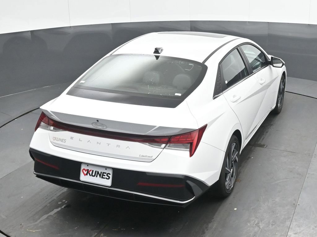 Certified 2025 Hyundai Elantra Limited FWD image 35