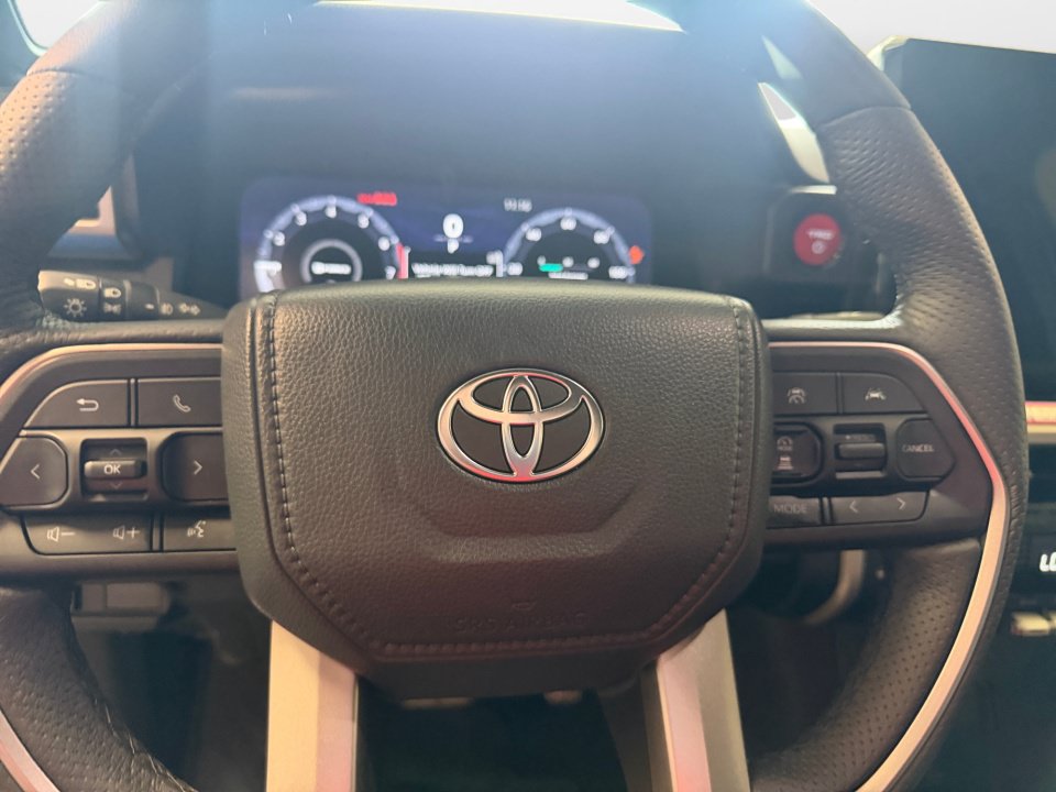 Used 2025 Toyota Tacoma TRD Sport w/ TRD Sport Upgrade Package AWD/4WD image 13