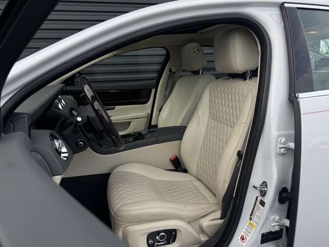 Used 2019 Jaguar XJ L Supercharged image 5