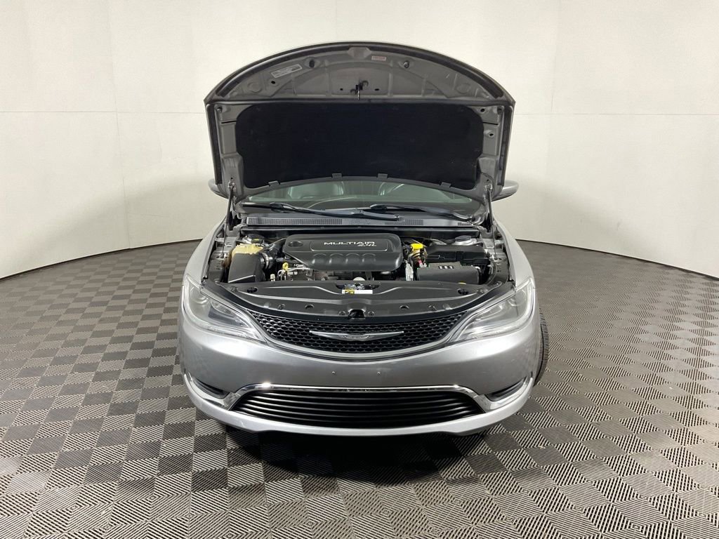Used 2017 Chrysler 200 Limited Platinum FWD image 6