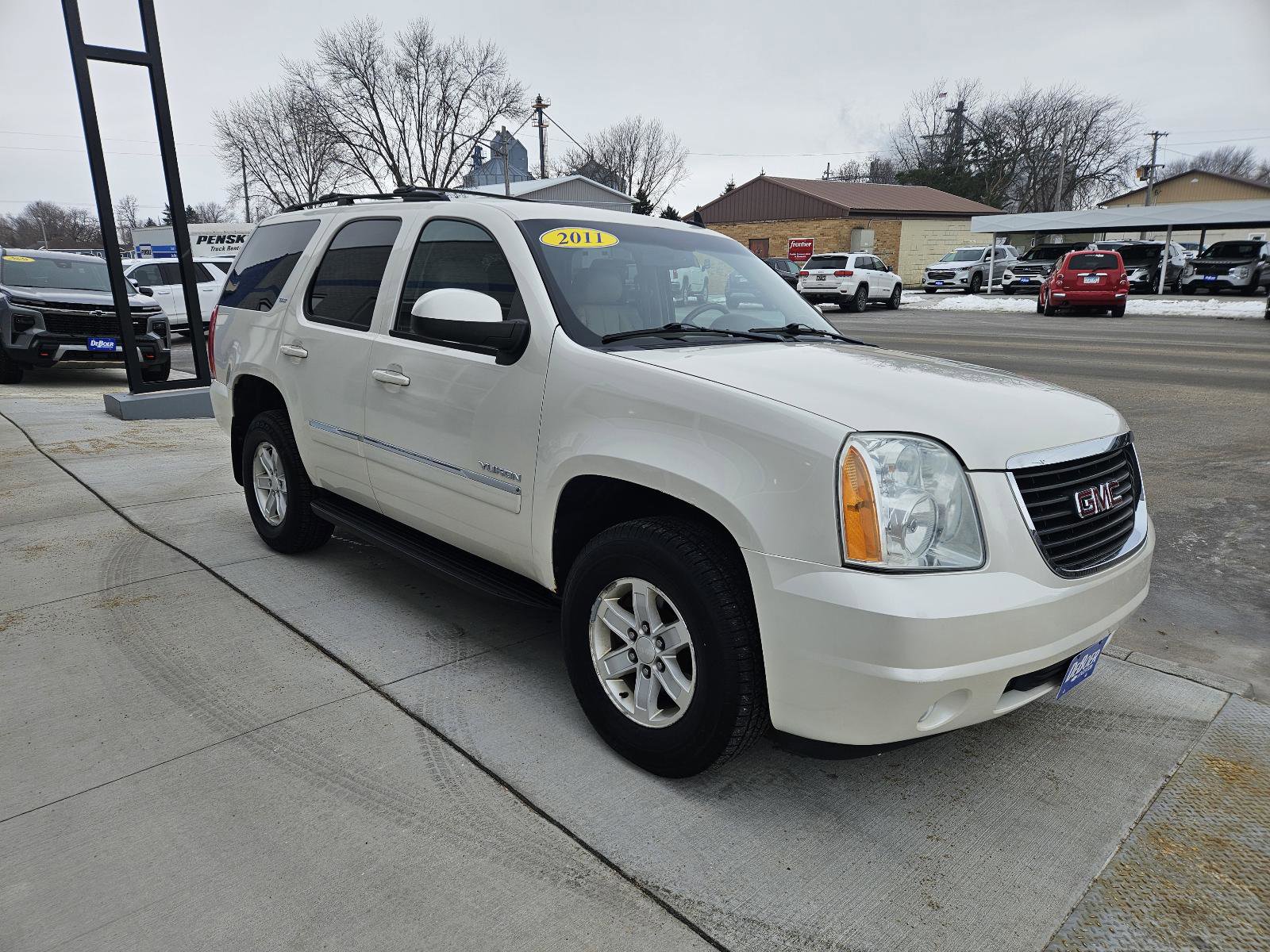 Used 2011 GMC Yukon SLT w/ SLT-2 Equipment Package image 6
