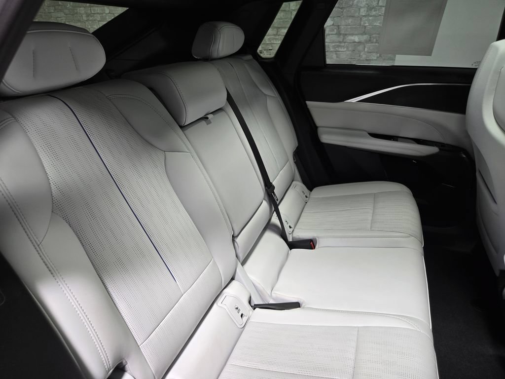 Used 2024 Cadillac Lyriq Luxury AWD/4WD image 51