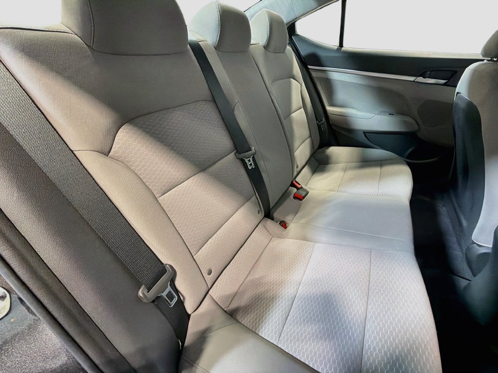 Used 2020 Hyundai Elantra SE FWD image 25