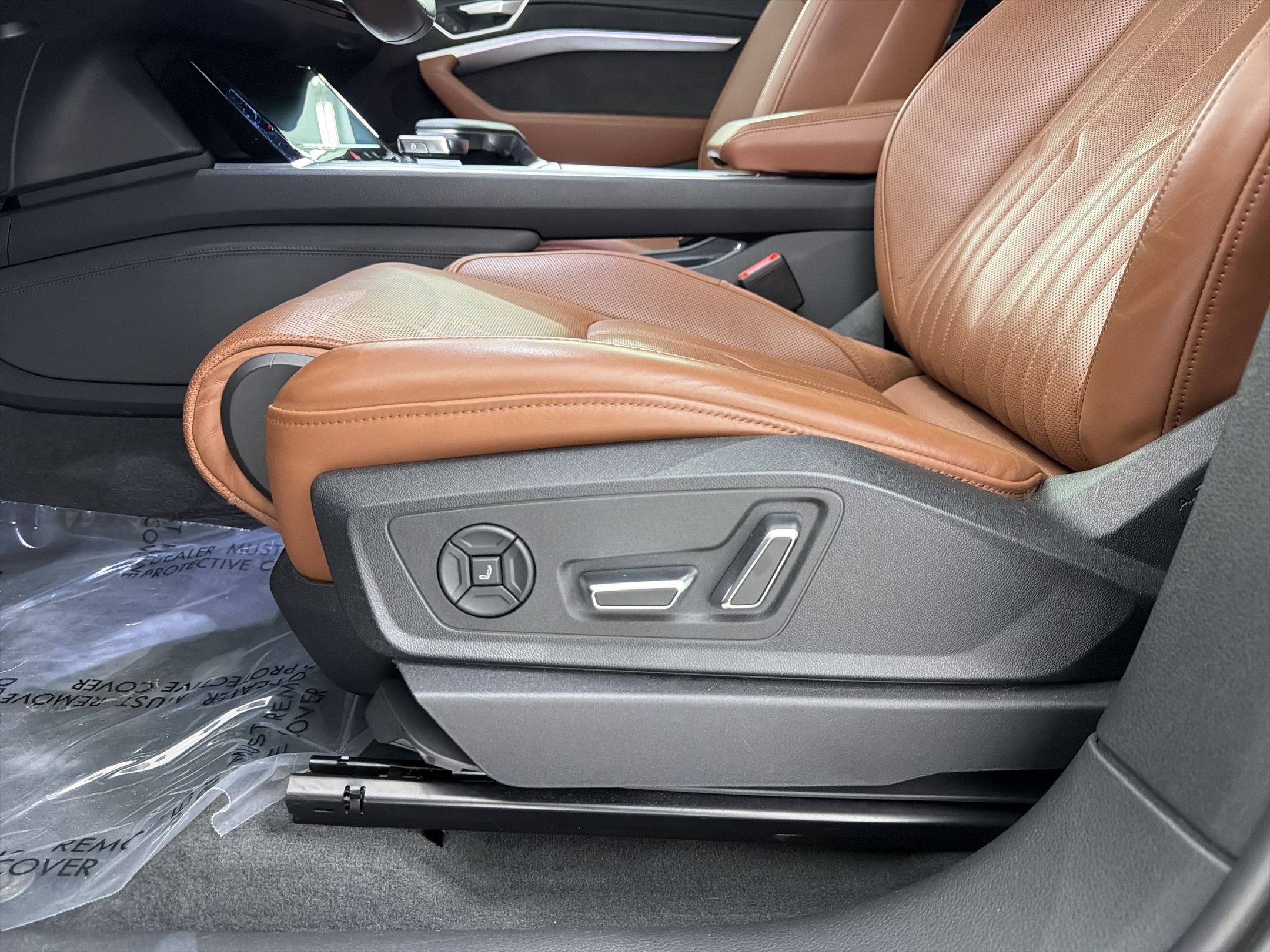 Used 2019 Audi e-tron Prestige w/ Prestige Package AWD/4WD image 13