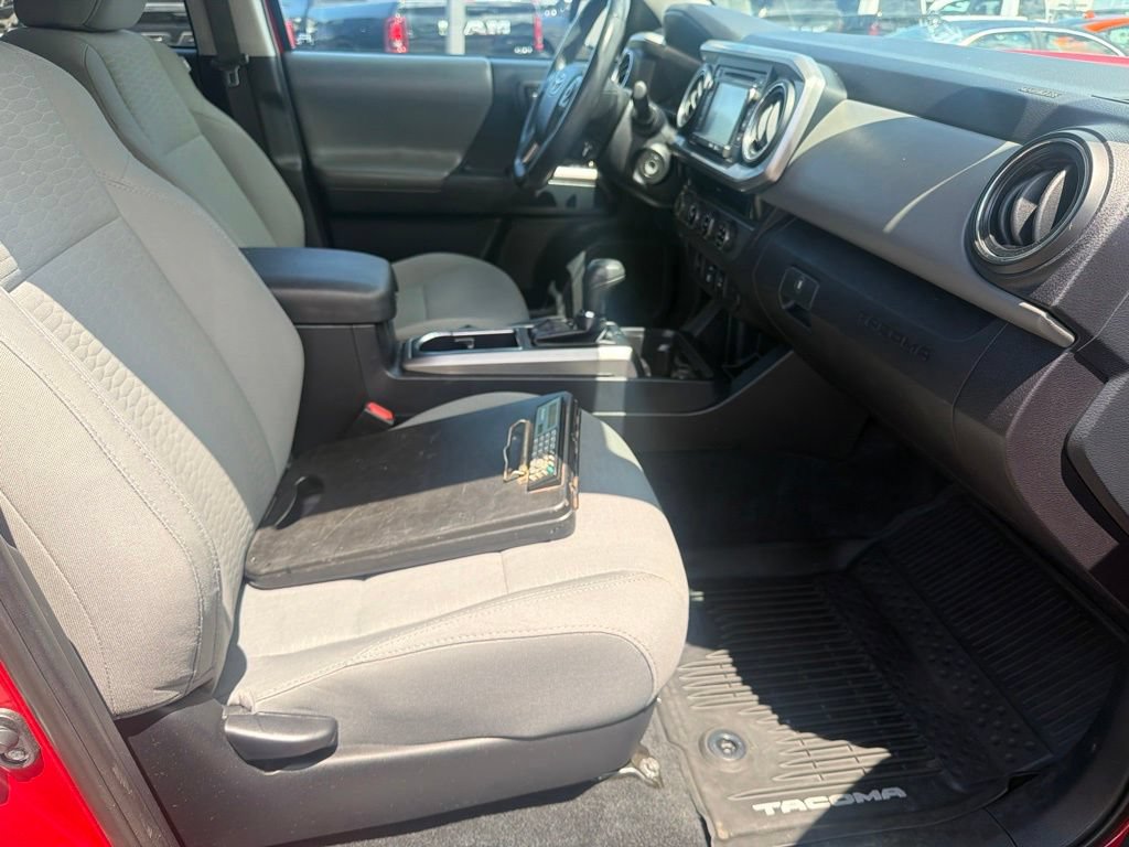 Used 2018 Toyota Tacoma SR5 AWD/4WD image 22