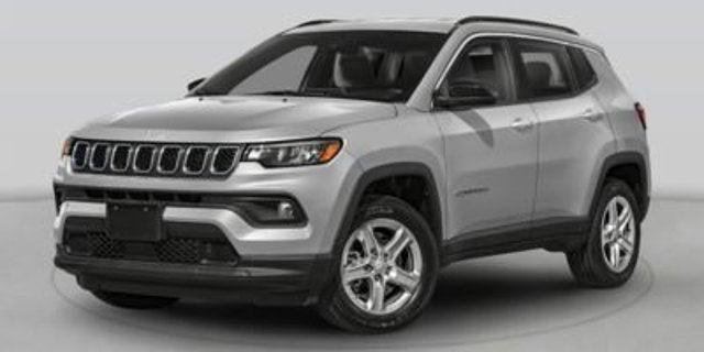 Used 2023 Jeep Compass Latitude w/ Sun and Sound Group image 1