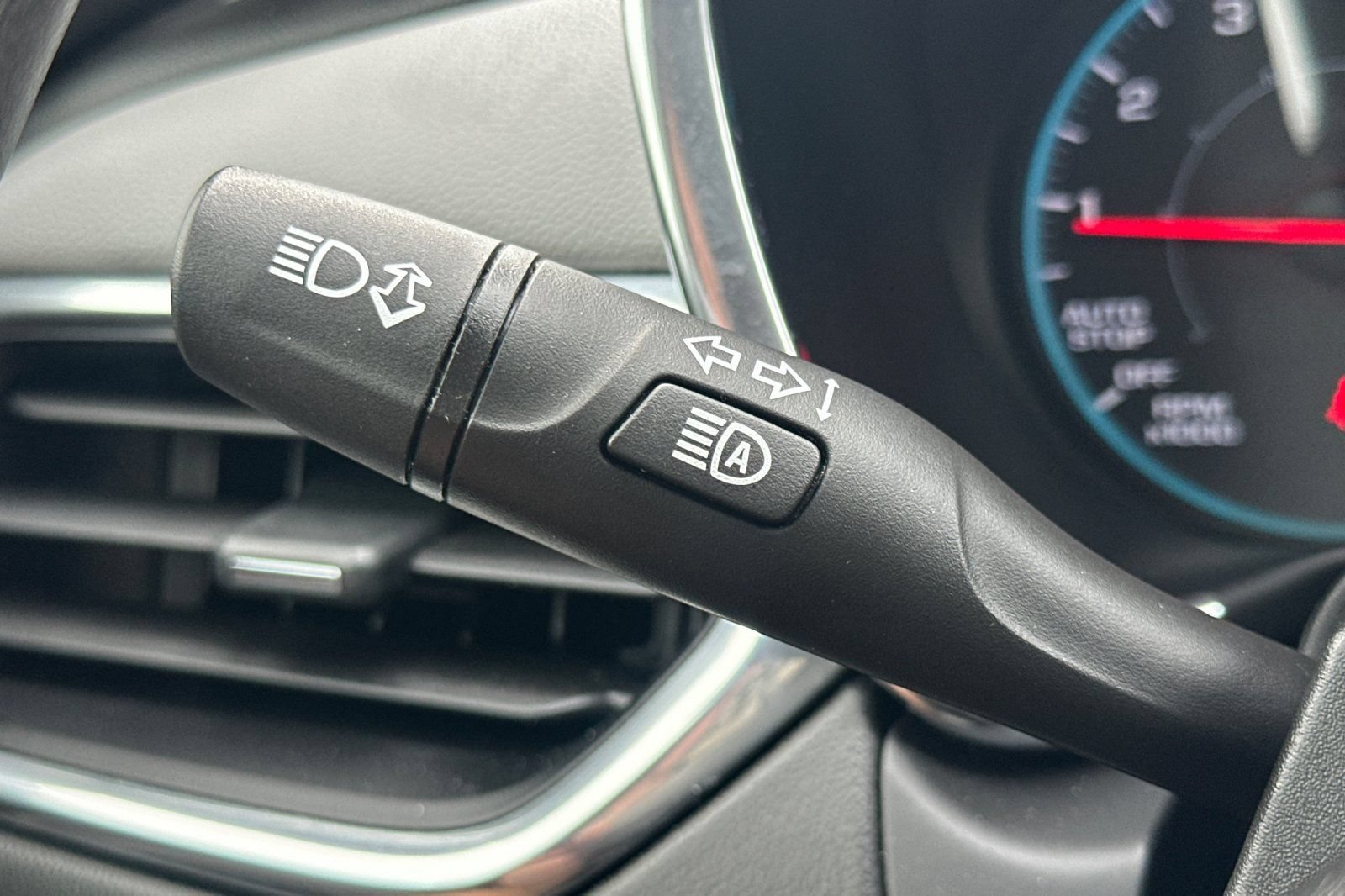 Used 2020 Chevrolet Equinox LS FWD image 35