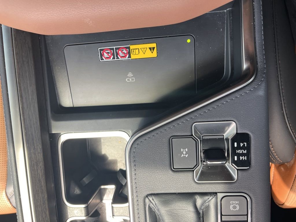 Used 2024 Lexus GX 550 w/ Accessory Package (Z1) image 28