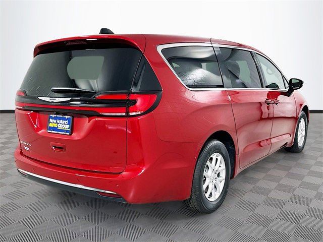 New 2026 Chrysler Pacifica Select image 4