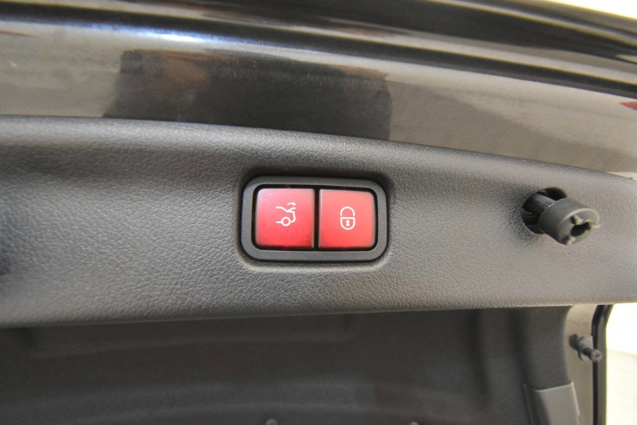 Used 2023 Mercedes-Benz C 300 4MATIC Sedan image 44