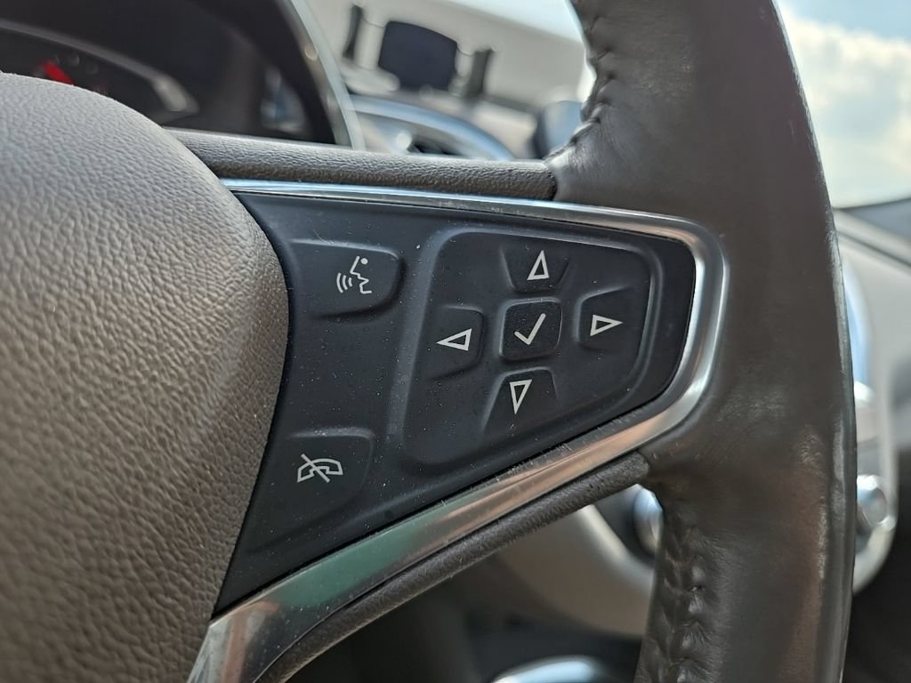 Used 2017 Chevrolet Malibu LT FWD image 18