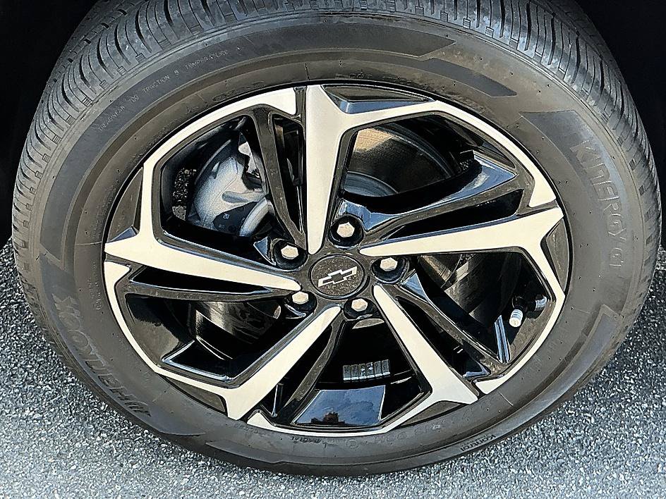 Used 2023 Chevrolet TrailBlazer RS w/ Sun and Liftgate Package FWD image 9