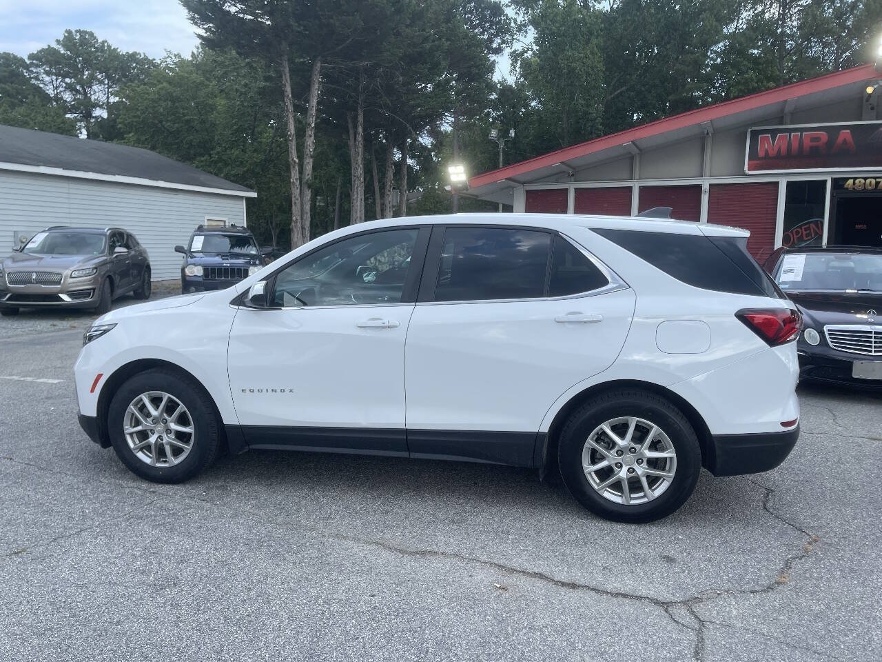 Used 2023 Chevrolet Equinox LT FWD image 6