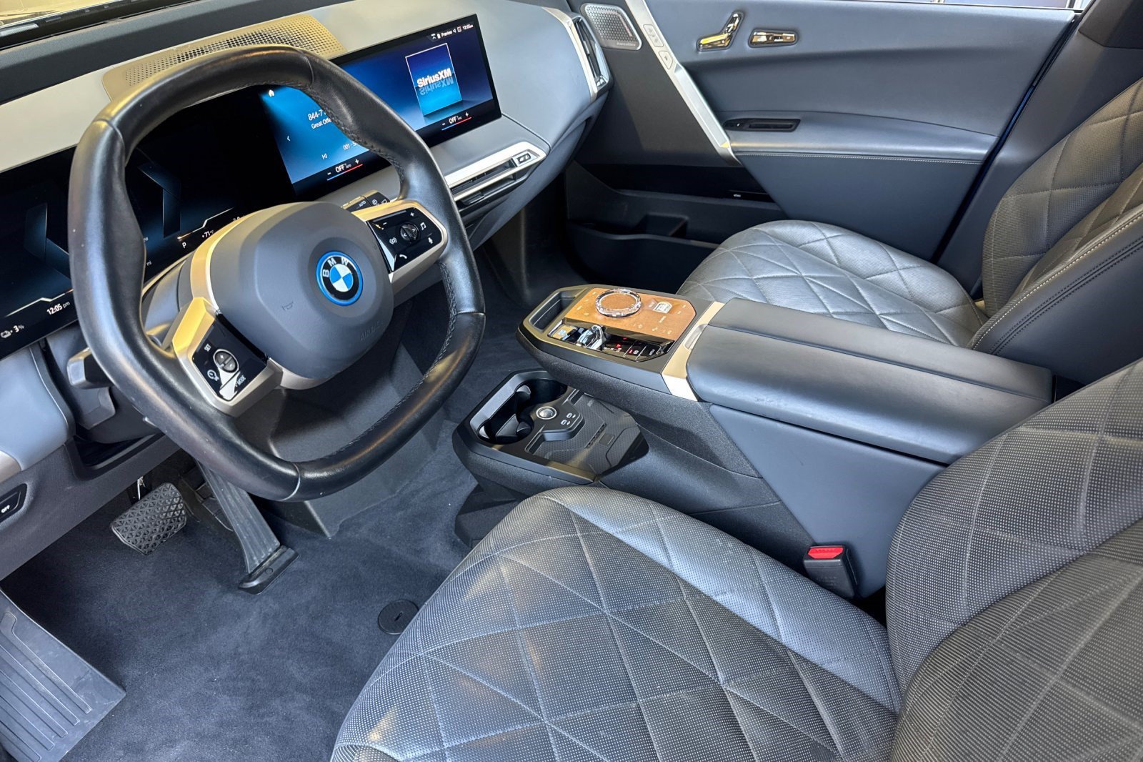 Used 2023 BMW iX M60 w/ Executive Package AWD/4WD image 4