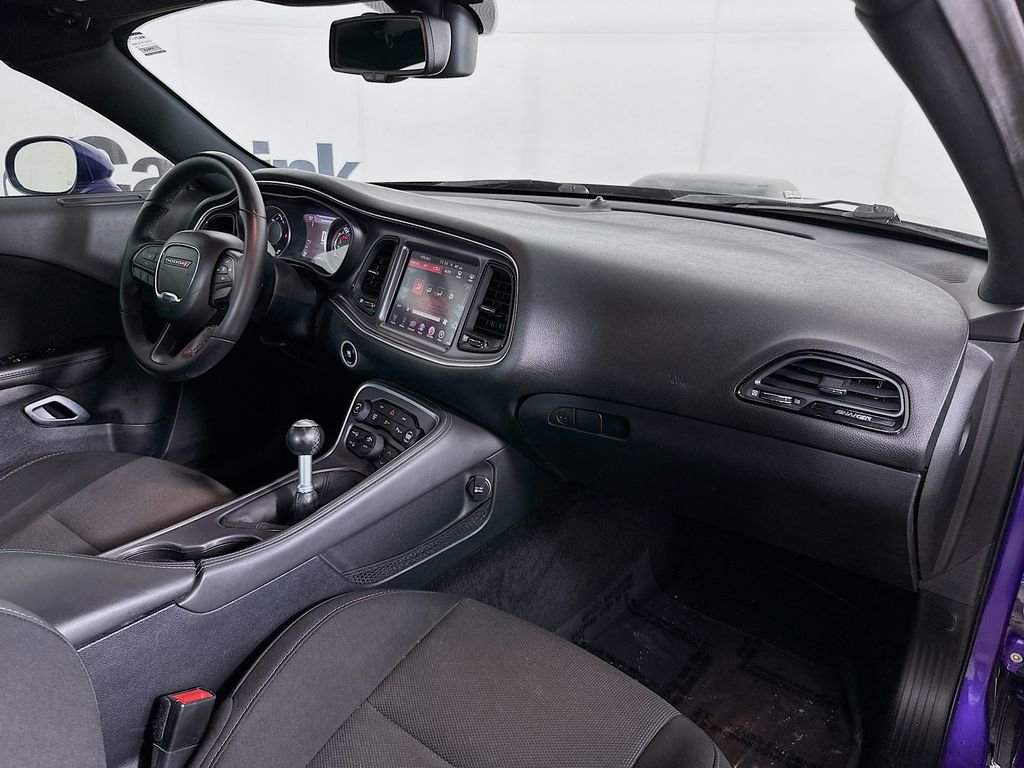 Used 2016 Dodge Challenger R/T RWD image 33