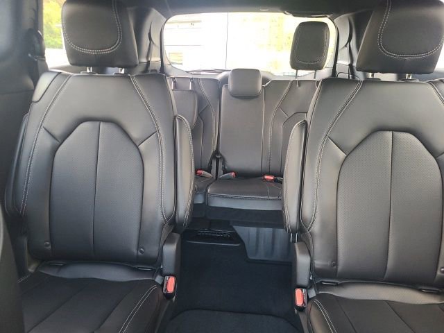 New 2026 Chrysler Pacifica Select image 18