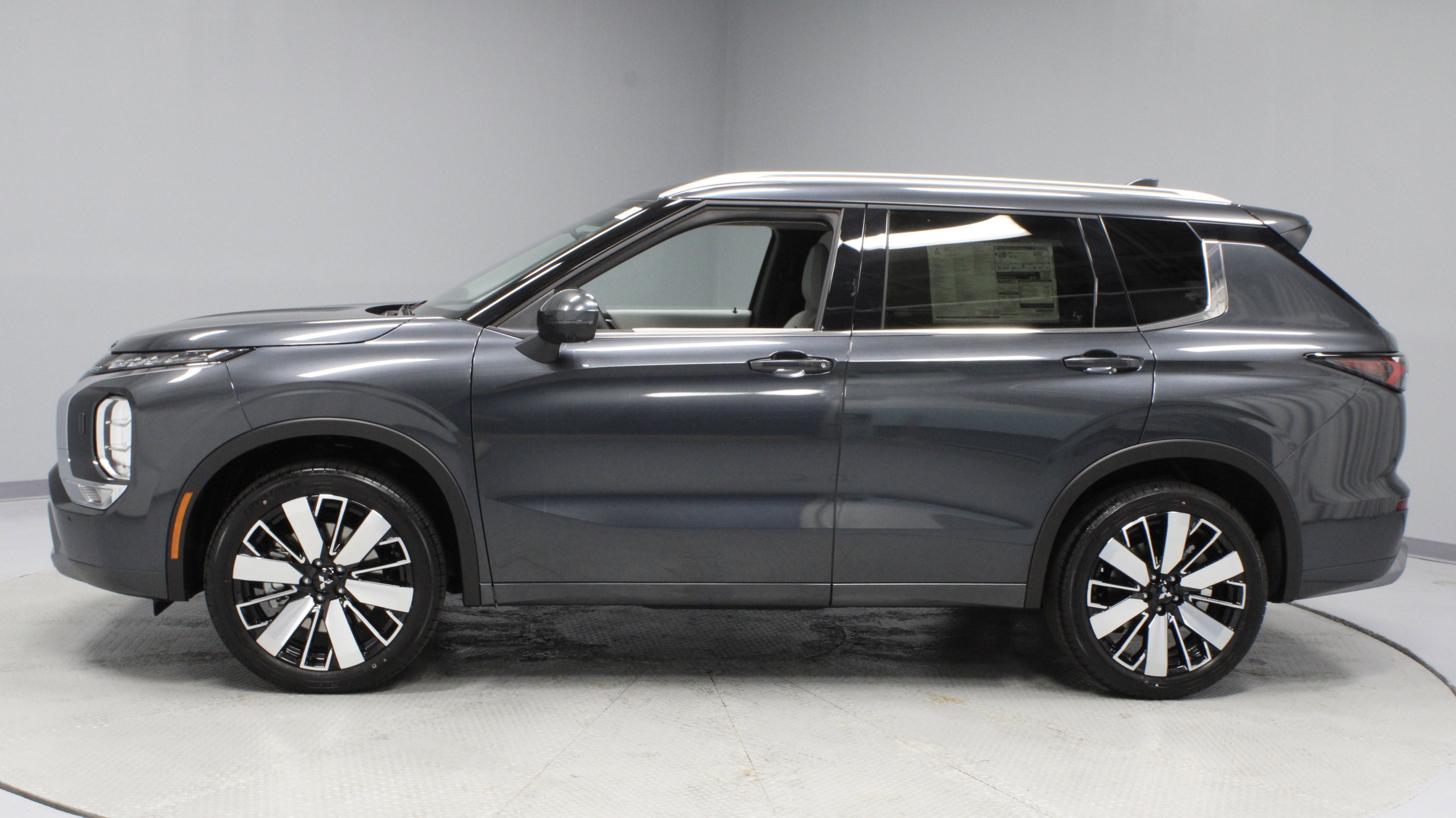 New 2025 Mitsubishi Outlander SEL image 5