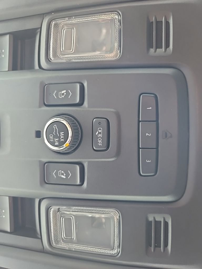 Used 2023 GMC Yukon SLT w/ SLT Premium Package image 40