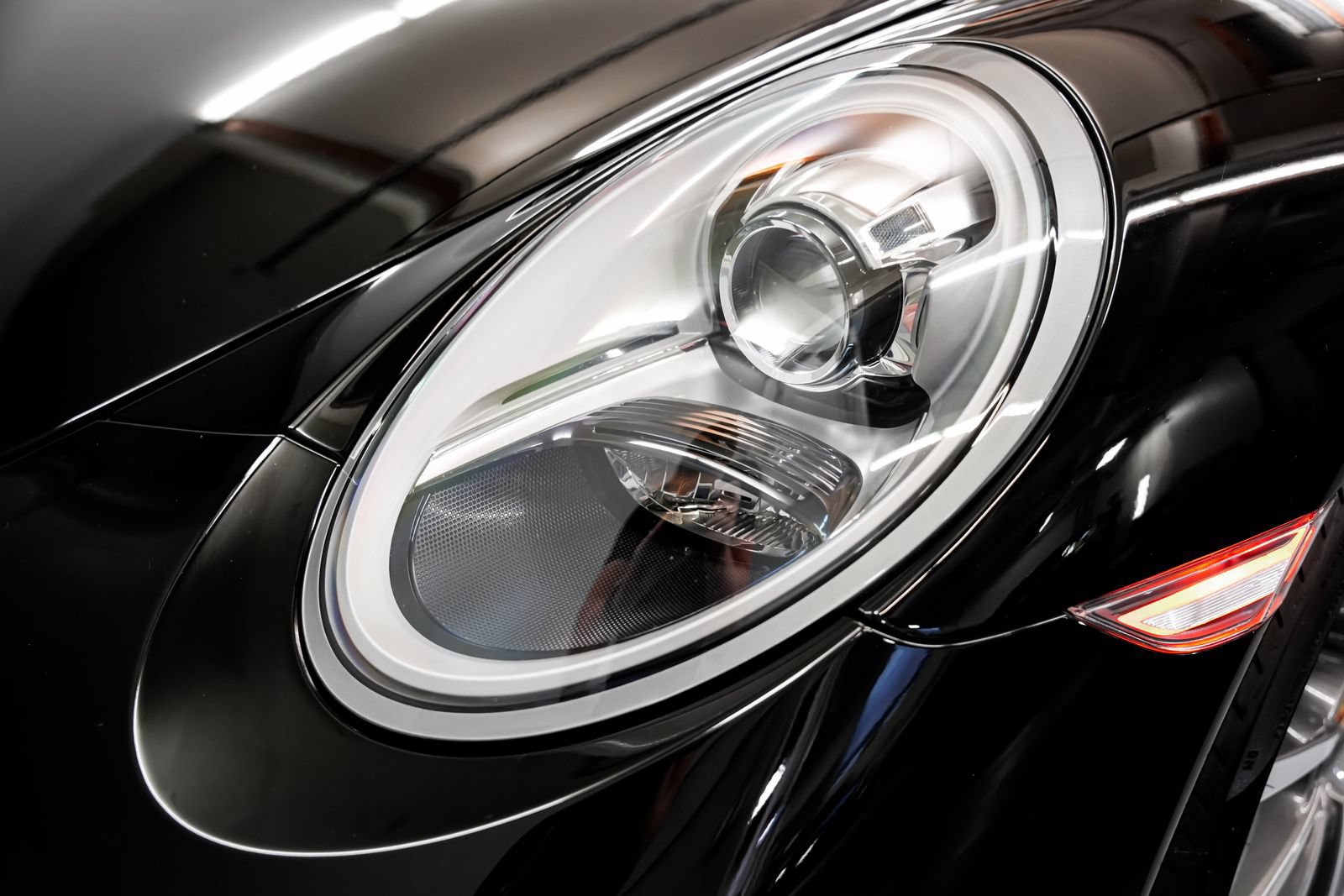 Used 2018 Porsche 911 Targa 4S AWD/4WD image 32