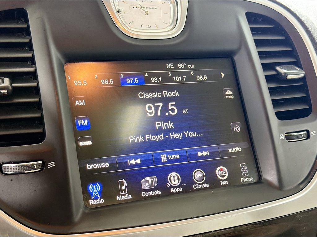 Used 2016 Chrysler 300 Limited image 16