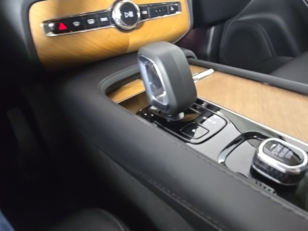 Certified 2023 Volvo XC90 B6 Plus w/ Protection Package Premier image 22