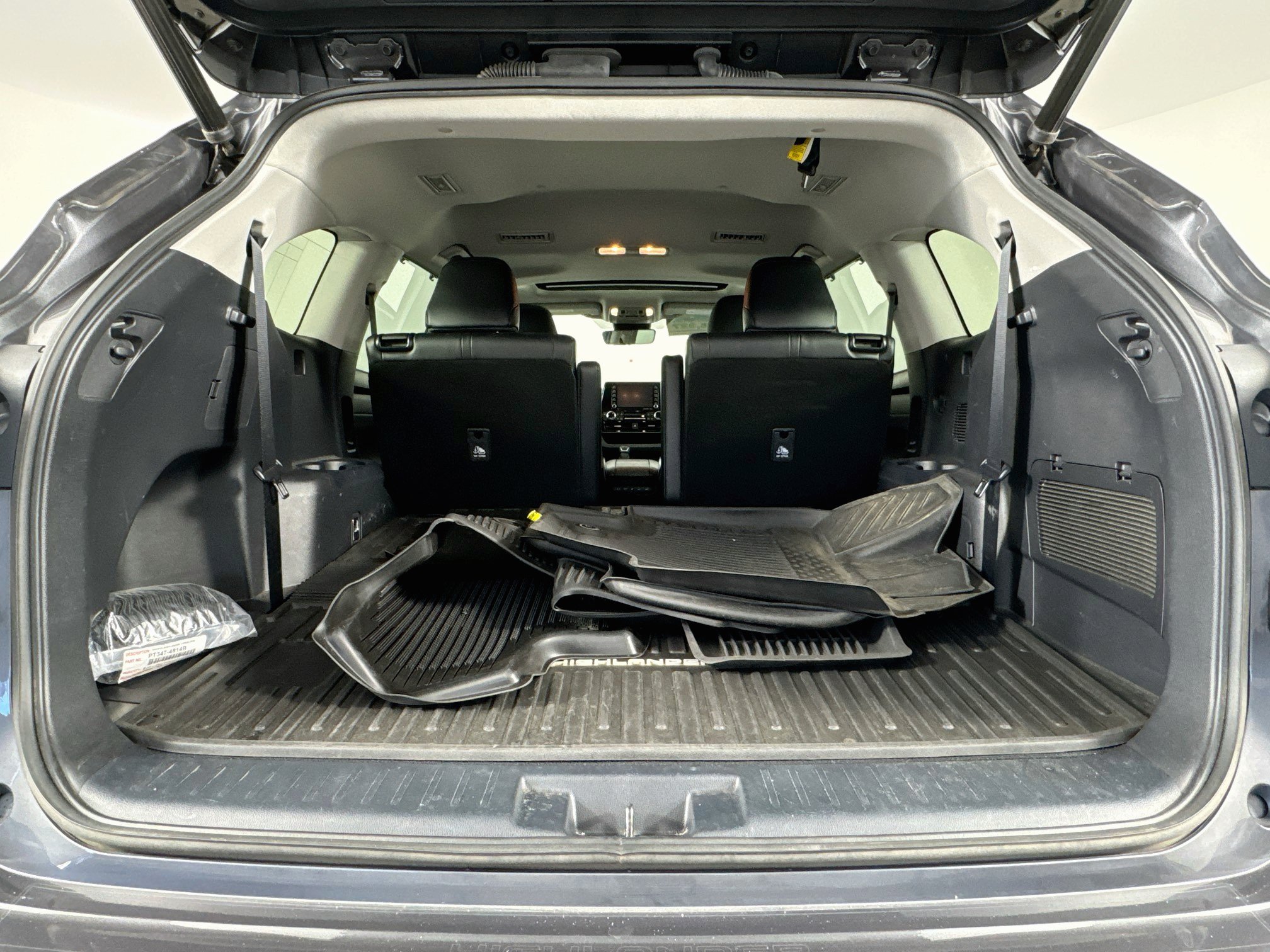 Used 2022 Toyota Highlander XLE AWD/4WD image 27
