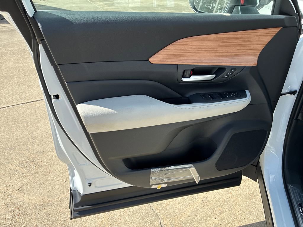 New 2026 Toyota Grand Highlander Limited image 12
