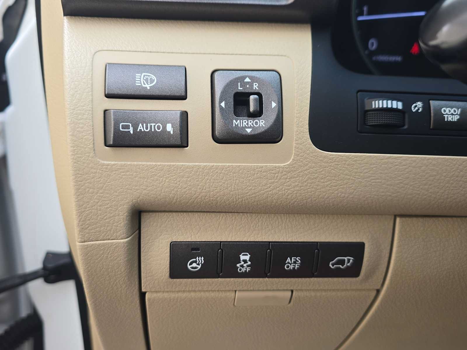 Used 2011 Lexus LX 570 4WD w/ Luxury Pkg image 31