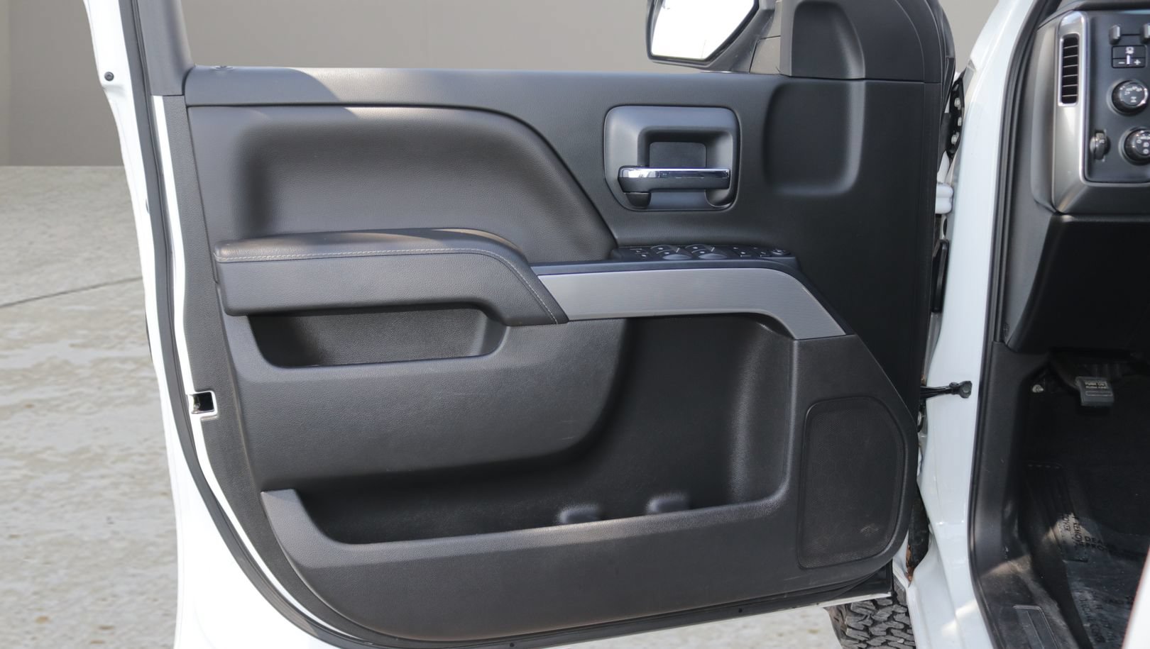 Used 2018 Chevrolet Silverado 1500 LT w/ All Star Edition AWD/4WD image 10